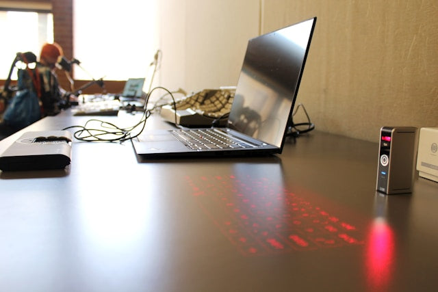 How to Connect a Laptop to a Projector
