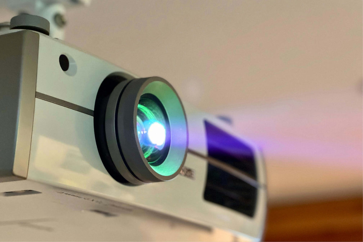 How to Connect a Laptop to a Projector: Easy Guide